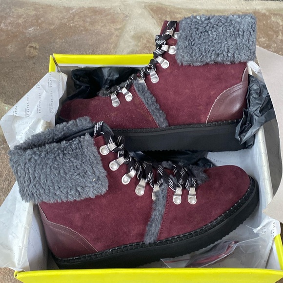 NIB Sherpa lined burgundy suede Tonkin winter boots by Very Volatile lace up 7 - Picture 2 of 5